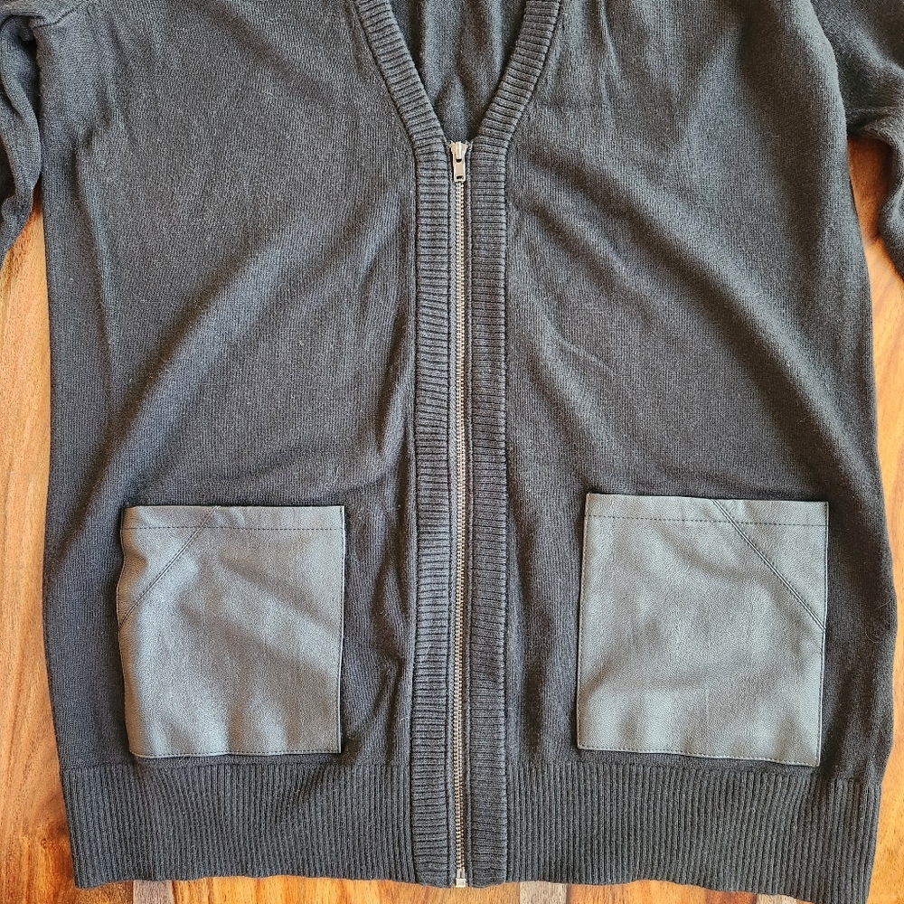 Stylish Banana Republic Long Zip Up Sweater Black Pockets w/ Leather Look Medium - Picture 4 of 9
